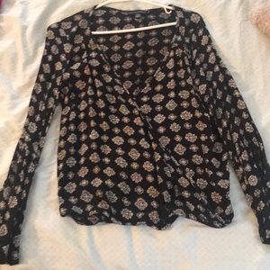 Long sleeve flowing sleeve shirt